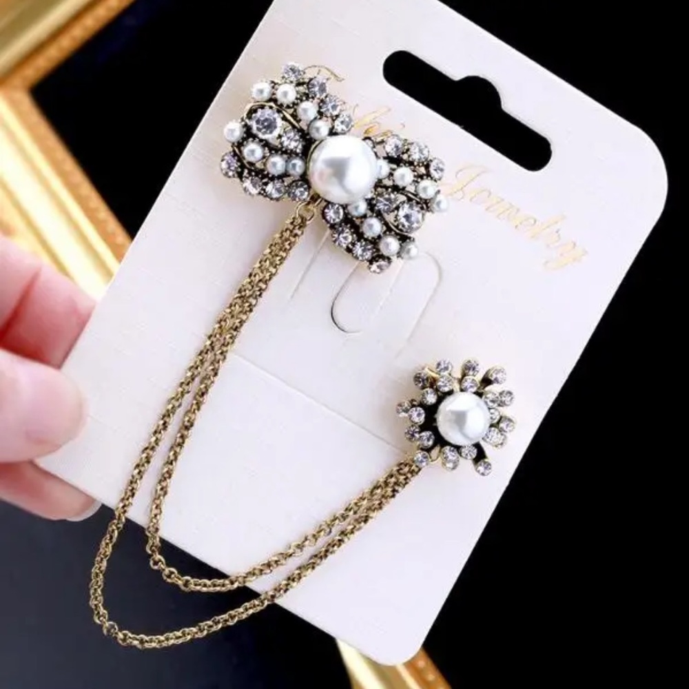 Bow brooch